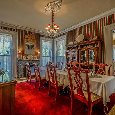 Pinehill Inn