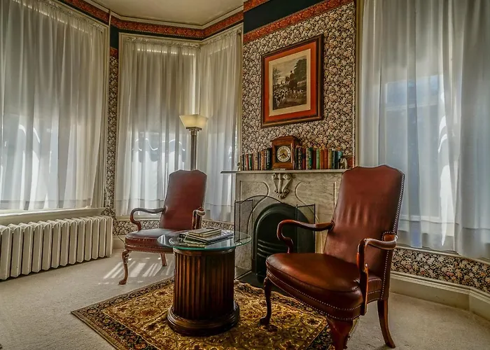 Отель типа "постель и завтрак" Pinehill 3*