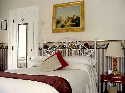 Отель типа "постель и завтрак" Pinehill 3*